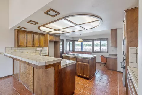 Kitchen - 20090 Avenue 264, Exeter, CA 93221 photo 3 of 5