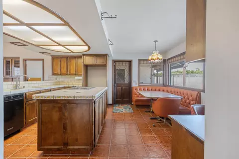 Kitchen - 20090 Avenue 264, Exeter, CA 93221 photo 4 of 5