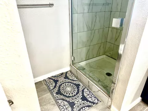 Bath - 785 Heath Ct, Lemoore, CA 93245 photo 5 of 7