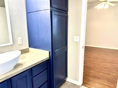 Bath - 785 Heath Ct, Lemoore, CA 93245 photo 4 of 7