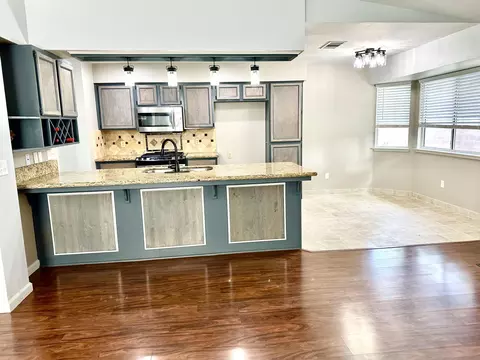 Kitchen - 785 Heath Ct, Lemoore, CA 93245 photo 3 of 4