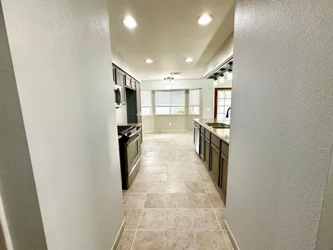 Entry Way - 785 Heath Ct, Lemoore, CA 93245 photo 1 of 2