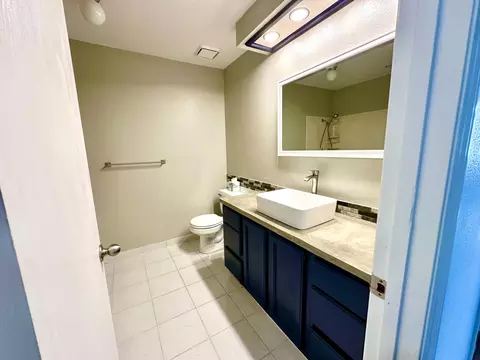 Bath - 785 Heath Ct, Lemoore, CA 93245 photo 1 of 7
