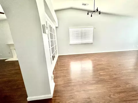 Living - 785 Heath Ct, Lemoore, CA 93245 photo 2 of 6