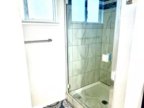 Bath - 785 Heath Ct, Lemoore, CA 93245 photo 6 of 7