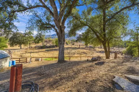 Exterior - 40718 Old Three Rivers Rd, Three Rivers, CA 93271 photo 16 of 18
