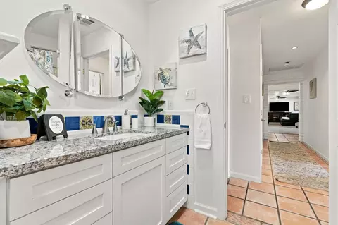Bath - 40718 Old Three Rivers Rd, Three Rivers, CA 93271 photo 5 of 6