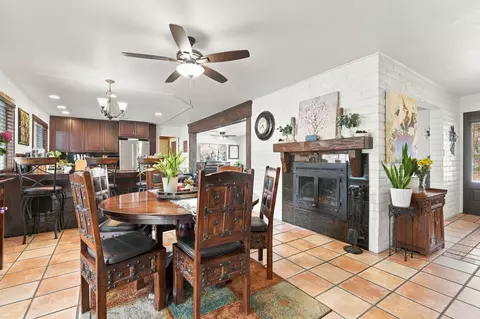 Dining - 40718 Old Three Rivers Rd, Three Rivers, CA 93271 photo 3 of 4