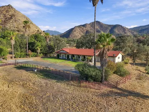 Exterior - 40718 Old Three Rivers Rd, Three Rivers, CA 93271 photo 6 of 18