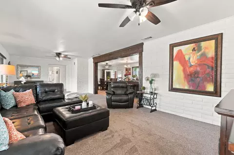 Living - 40718 Old Three Rivers Rd, Three Rivers, CA 93271 photo 2 of 5
