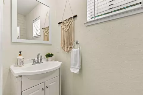 Bath - 40718 Old Three Rivers Rd, Three Rivers, CA 93271 photo 6 of 6