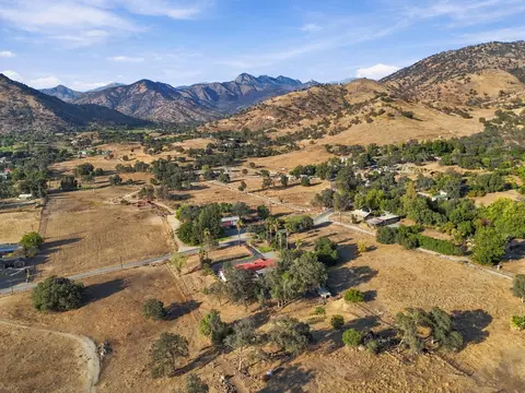View/Area - 40718 Old Three Rivers Rd, Three Rivers, CA 93271 photo 4 of 7