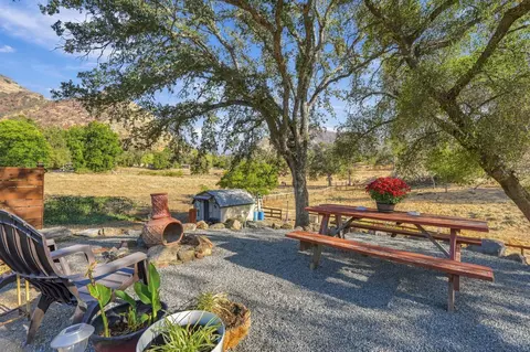 Exterior - 40718 Old Three Rivers Rd, Three Rivers, CA 93271 photo 3 of 18