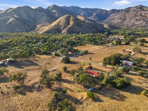 View/Area - 40718 Old Three Rivers Rd, Three Rivers, CA 93271 photo 6 of 7