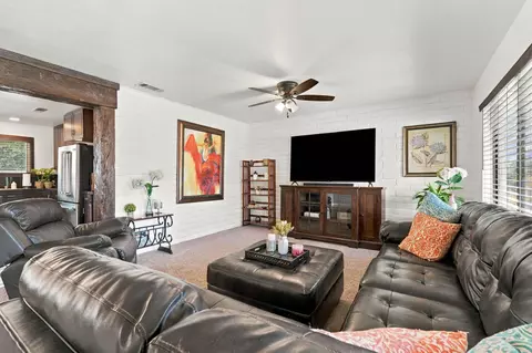 Living - 40718 Old Three Rivers Rd, Three Rivers, CA 93271 photo 3 of 5