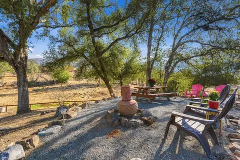 Exterior - 40718 Old Three Rivers Rd, Three Rivers, CA 93271 photo 4 of 18