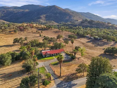 View/Area - 40718 Old Three Rivers Rd, Three Rivers, CA 93271 photo 5 of 7