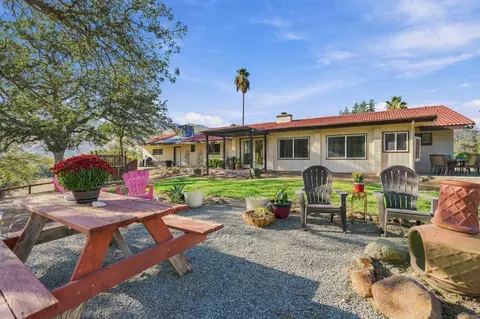 Exterior - 40718 Old Three Rivers Rd, Three Rivers, CA 93271 photo 10 of 18