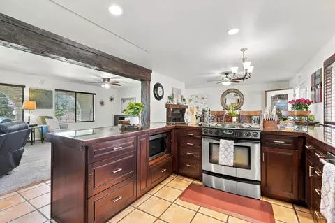 Kitchen - 40718 Old Three Rivers Rd, Three Rivers, CA 93271 photo 3 of 6