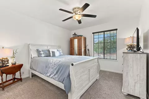 Bedroom - 40718 Old Three Rivers Rd, Three Rivers, CA 93271 photo 2 of 5