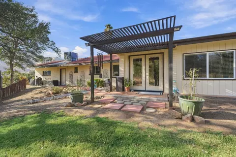 Exterior - 40718 Old Three Rivers Rd, Three Rivers, CA 93271 photo 7 of 18