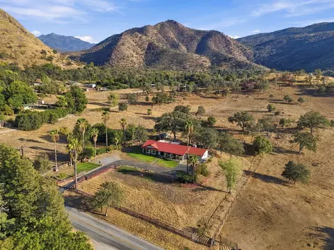 View/Area - 40718 Old Three Rivers Rd, Three Rivers, CA 93271 photo 2 of 7