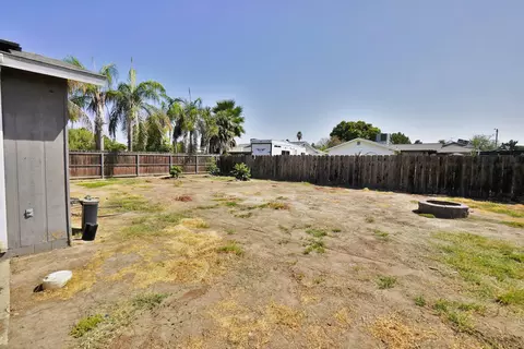Exterior - 641 Meadow Ln, Lemoore, CA 93245 photo 7 of 14
