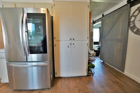 Kitchen - 641 Meadow Ln, Lemoore, CA 93245 photo 4 of 5