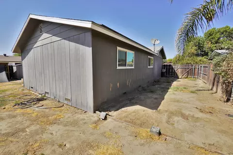 Exterior - 641 Meadow Ln, Lemoore, CA 93245 photo 13 of 14