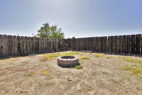 Exterior - 641 Meadow Ln, Lemoore, CA 93245 photo 9 of 14