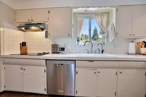 Kitchen - 641 Meadow Ln, Lemoore, CA 93245 photo 5 of 5
