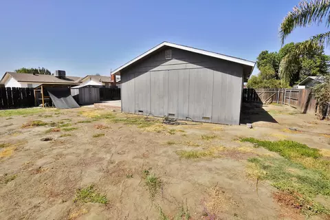Exterior - 641 Meadow Ln, Lemoore, CA 93245 photo 12 of 14