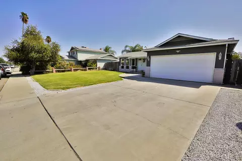 Exterior - 641 Meadow Ln, Lemoore, CA 93245 photo 2 of 14
