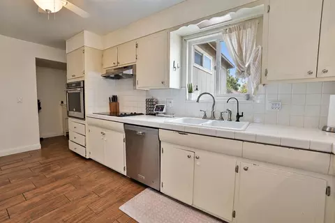 Kitchen - 641 Meadow Ln, Lemoore, CA 93245 photo 2 of 5