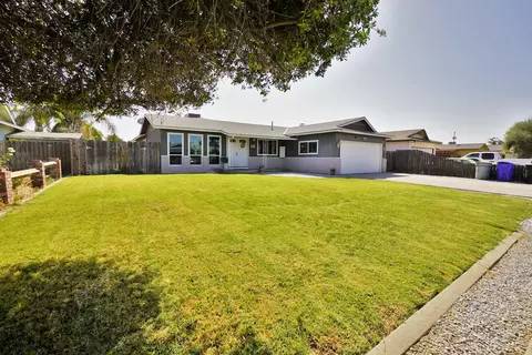 Exterior - 641 Meadow Ln, Lemoore, CA 93245 photo 3 of 14