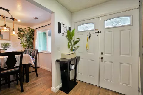 Entry Way - 641 Meadow Ln, Lemoore, CA 93245 photo 1 of 4
