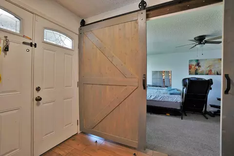 Entry Way - 641 Meadow Ln, Lemoore, CA 93245 photo 2 of 4
