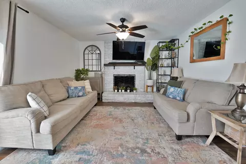 Living - 641 Meadow Ln, Lemoore, CA 93245 photo 1 of 2
