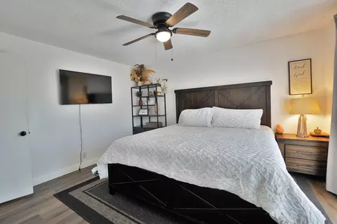 Bedroom - 641 Meadow Ln, Lemoore, CA 93245 photo 6 of 9