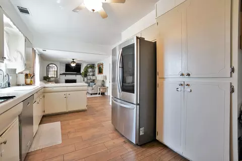 Kitchen - 641 Meadow Ln, Lemoore, CA 93245 photo 3 of 5