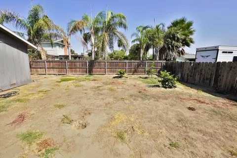 Exterior - 641 Meadow Ln, Lemoore, CA 93245 photo 10 of 14