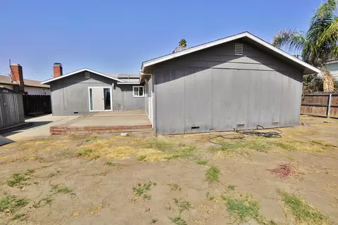 Exterior - 641 Meadow Ln, Lemoore, CA 93245 photo 11 of 14