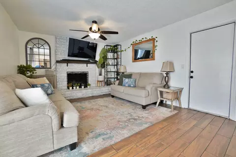 Living - 641 Meadow Ln, Lemoore, CA 93245 photo 2 of 2