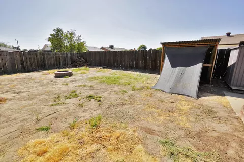 Exterior - 641 Meadow Ln, Lemoore, CA 93245 photo 8 of 14