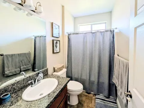 Bath - 1135 E Seeger Ave, Visalia, CA 93292 photo 3 of 3