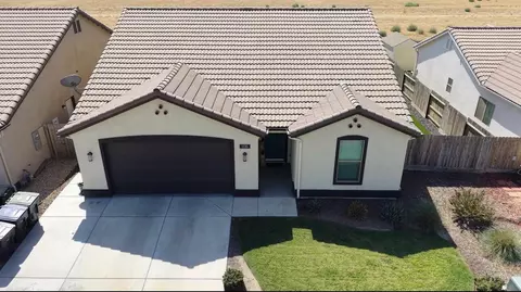 Exterior - 1135 E Seeger Ave, Visalia, CA 93292 photo 4 of 8
