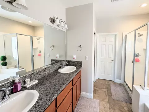 Bath - 1135 E Seeger Ave, Visalia, CA 93292 photo 1 of 3