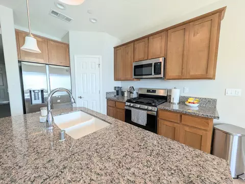 Kitchen - 1135 E Seeger Ave, Visalia, CA 93292 photo 3 of 3