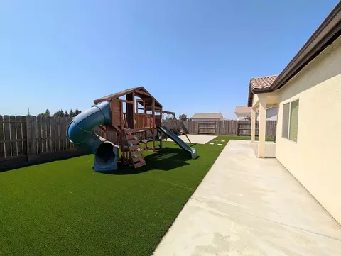 Exterior - 1135 E Seeger Ave, Visalia, CA 93292 photo 7 of 8