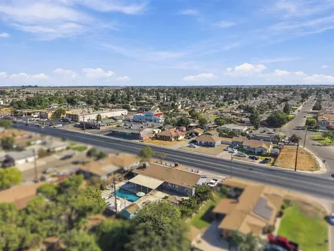 View/Area - 1480 E Bardsley Ave, Tulare, CA 93274 photo 3 of 7